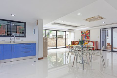 Casa de 4 dormitorios en Pattaya, Tailandia № 205022 - foto 6