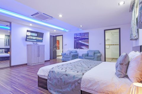 Casa de 4 dormitorios en Pattaya, Tailandia № 205022 - foto 28