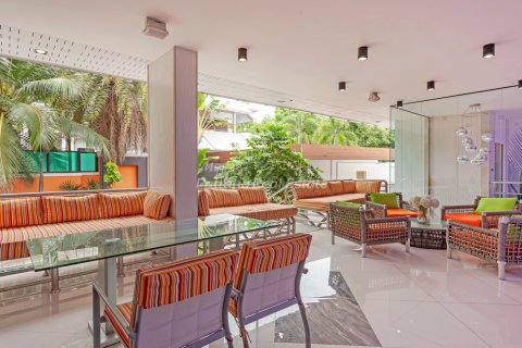 Casa de 4 dormitorios en Pattaya, Tailandia № 205022 - foto 3