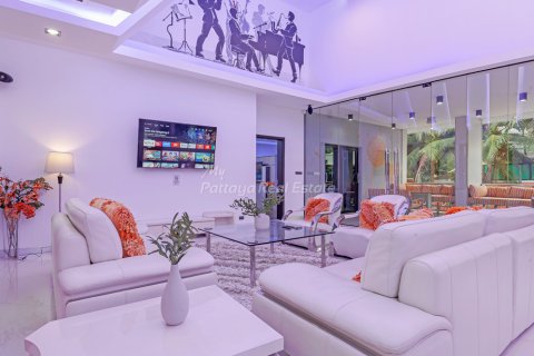 Casa de 4 dormitorios en Pattaya, Tailandia № 205022 - foto 11