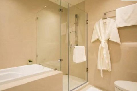 Condominio de 2 dormitorios en Khlong Toei, Bangkok, Tailandia № 172668 - foto 5