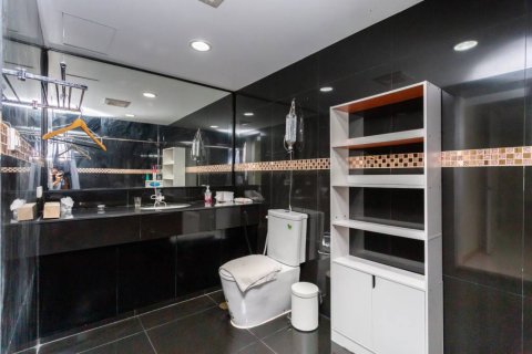 Condominio de 1 dormitorio en Khlong Toei, Bangkok, Tailandia № 172673 - foto 5