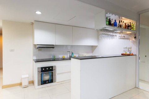 Condominio de 1 dormitorio en Khlong Toei, Bangkok, Tailandia № 172673 - foto 6