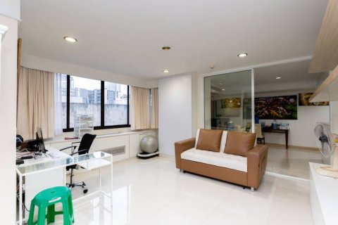 Condominio de 1 dormitorio en Khlong Toei, Bangkok, Tailandia № 172673 - foto 4