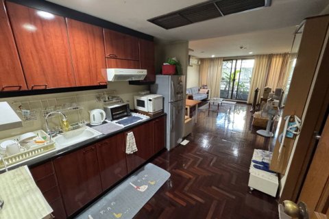 Condominio de 1 dormitorio en Khlong Toei, Bangkok, Tailandia № 172672 - foto 2
