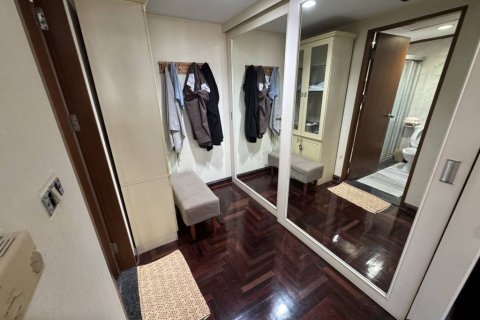 Condominio de 1 dormitorio en Khlong Toei, Bangkok, Tailandia № 172672 - foto 3