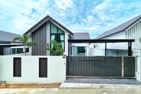 Casa de 3 dormitorios en Pattaya, Tailandia № 113614