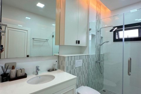 Villa in Pattaya, Thailand 5 Schlafzimmer № 233917 - Foto 30