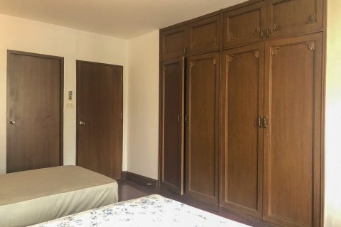 Condominio de 3 dormitorios en Bangkok, Tailandia № 66076 - foto 16