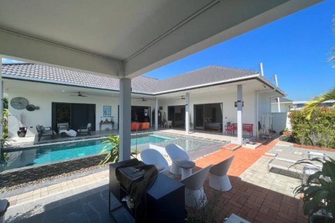 Chalet de 3 dormitorios en Hua Hin, Tailandia № 155453 - foto 2