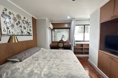 Condominio de 2 dormitorios en Khlong Toei, Bangkok, Tailandia № 155454 - foto 9