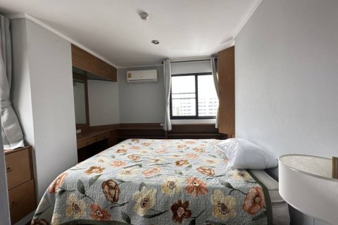 Condominio de 2 dormitorios en Khlong Toei, Bangkok, Tailandia № 155454 - foto 7