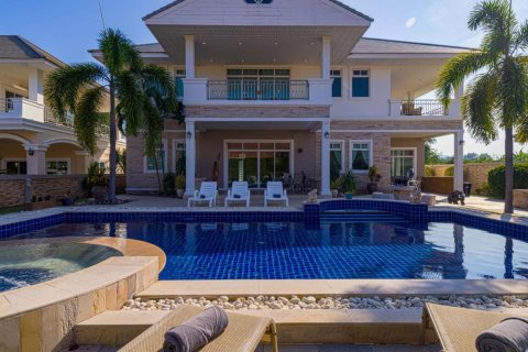 Chalet de 6 dormitorios en Hua Hin, Tailandia № 168800 - foto 2