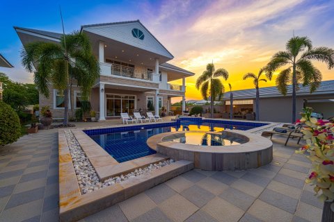 Chalet de 6 dormitorios en Hua Hin, Tailandia № 168800 - foto 24