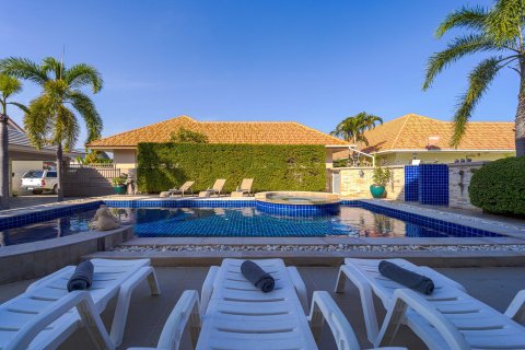 Chalet de 6 dormitorios en Hua Hin, Tailandia № 168800 - foto 10