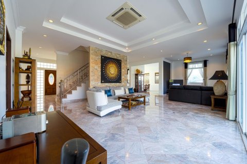 Chalet de 6 dormitorios en Hua Hin, Tailandia № 168800 - foto 27