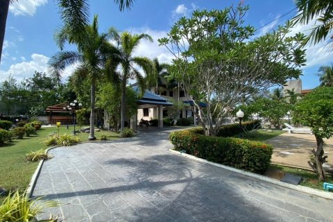 Chalet de 4 dormitorios en Hua Hin, Tailandia № 168801 - foto 28