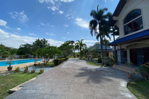 Chalet de 4 dormitorios en Hua Hin, Tailandia № 168801 - foto 30