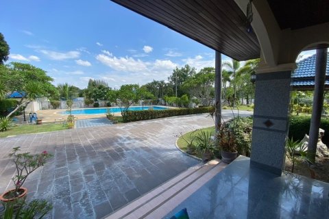 Chalet de 4 dormitorios en Hua Hin, Tailandia № 168801 - foto 24