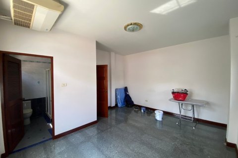 Chalet de 4 dormitorios en Hua Hin, Tailandia № 168801 - foto 17
