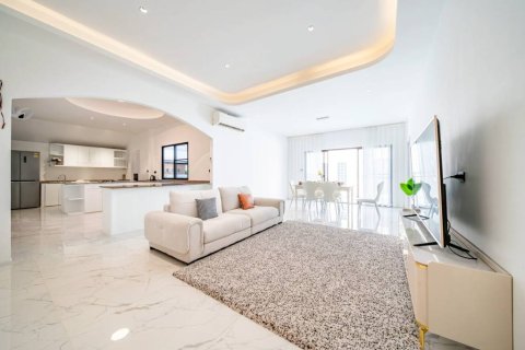 Chalet de 5 dormitorios en Pattaya, Tailandia № 146830 - foto 3
