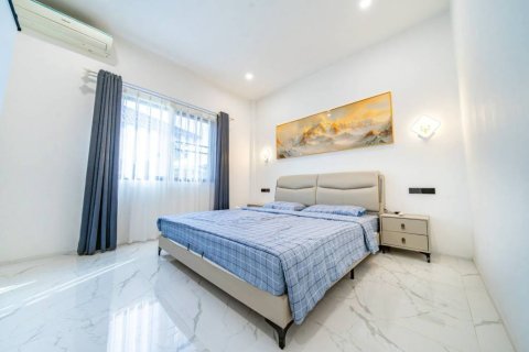 Chalet de 5 dormitorios en Pattaya, Tailandia № 146830 - foto 10
