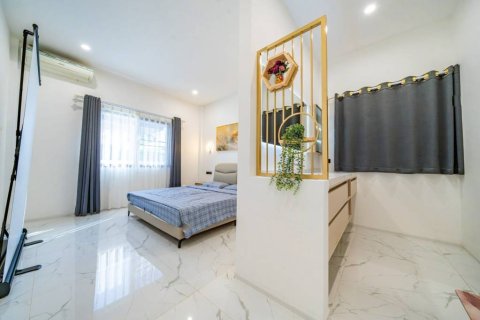 Chalet de 5 dormitorios en Pattaya, Tailandia № 146830 - foto 9