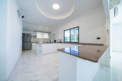 Chalet de 5 dormitorios en Pattaya, Tailandia № 146830 - foto 6