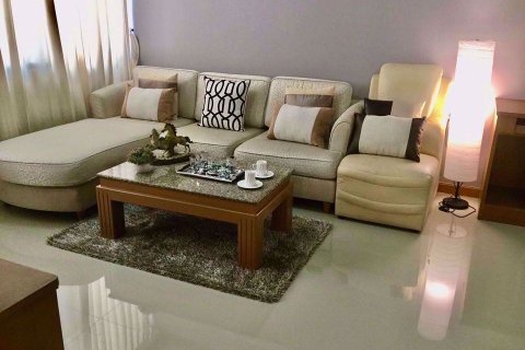 Condominio de 2 dormitorios en Huai Khwang, Bangkok, Tailandia № 48094 - foto 2
