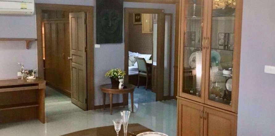 Condominio de 2 dormitorios en Huai Khwang, Bangkok, Tailandia № 48094