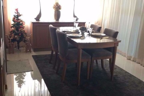 Condominio de 2 dormitorios en Huai Khwang, Bangkok, Tailandia № 48094 - foto 5