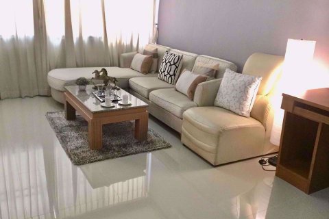 Condominio de 2 dormitorios en Huai Khwang, Bangkok, Tailandia № 48094 - foto 3