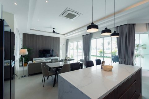 Chalet de 3 dormitorios en Hua Hin, Tailandia № 118408 - foto 8