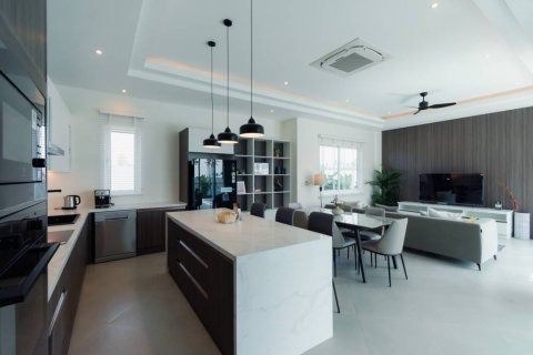Chalet de 3 dormitorios en Hua Hin, Tailandia № 118408 - foto 10