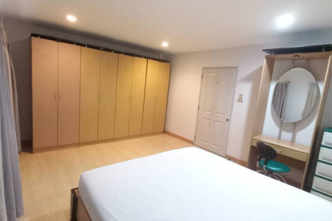 Reihenhaus in Bangkok, Thailand 3 Schlafzimmer № 189565 - Foto 5