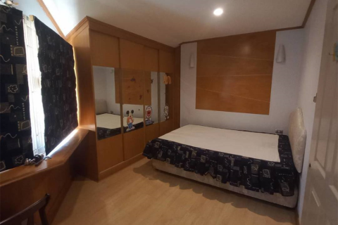 Reihenhaus in Bangkok, Thailand 3 Schlafzimmer № 189565 - Foto 2