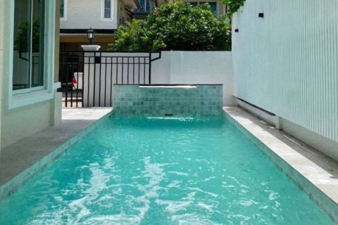 Haus in Pattaya, Thailand 4 Schlafzimmer № 158810