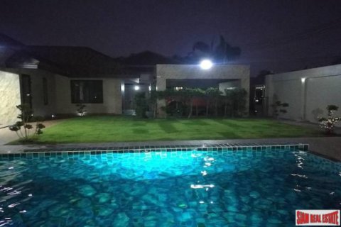 Casa de 3 dormitorios en Jomtien Beach, Pattaya, Tailandia № 194153 - foto 5