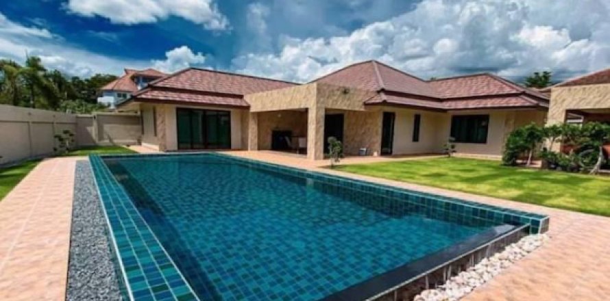 Casa de 3 dormitorios en Jomtien Beach, Pattaya, Tailandia № 194153