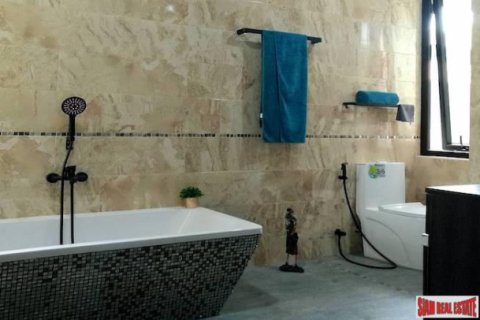 Casa de 3 dormitorios en Jomtien Beach, Pattaya, Tailandia № 194153 - foto 3
