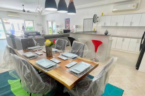 Casa de 12 dormitorios en Pattaya, Tailandia № 116988 - foto 6