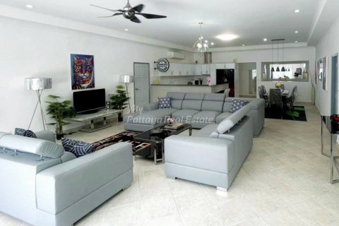 Casa de 12 dormitorios en Pattaya, Tailandia № 116988 - foto 4