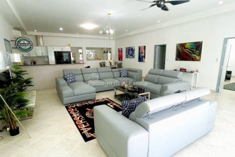Casa de 12 dormitorios en Pattaya, Tailandia № 116988 - foto 3