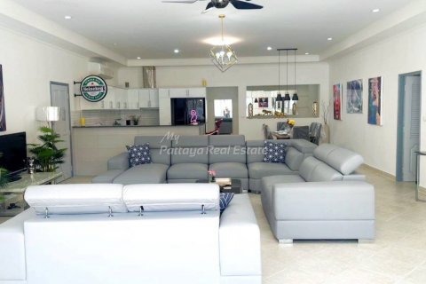 Casa de 12 dormitorios en Pattaya, Tailandia № 116988 - foto 18
