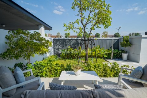 Casa de 4 dormitorios en Pattaya, Tailandia № 155428 - foto 4