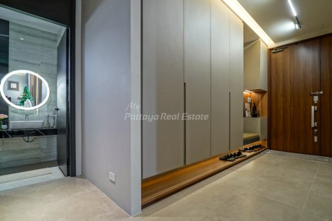 Casa de 4 dormitorios en Pattaya, Tailandia № 155428 - foto 8