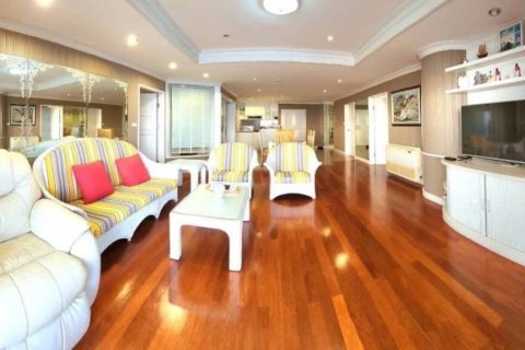 Penthouse in Pattaya, Thailand 3 bedrooms № 155432