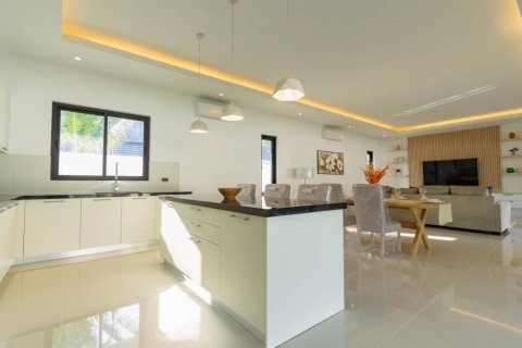Chalet de 3 dormitorios en Hua Hin, Tailandia № 173057 - foto 7