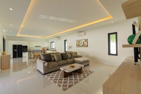 Chalet de 3 dormitorios en Hua Hin, Tailandia № 173057 - foto 3