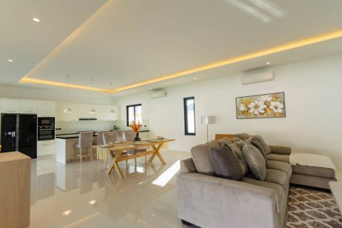 Chalet de 3 dormitorios en Hua Hin, Tailandia № 173057 - foto 6